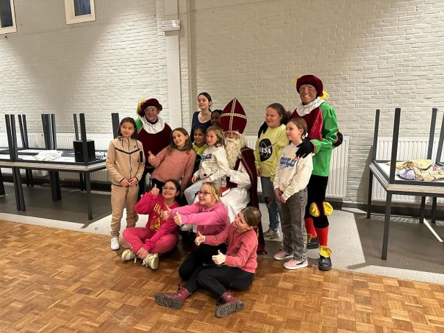 Wie oh wie is er op bezoek gekomen?😱 
Sinterklaas en zijn 2 lieve roetpieten ❤️ 
Elk kindje van studio xo is braaf geweest dit jaar!🥰
#sinterklaas #roetpieten